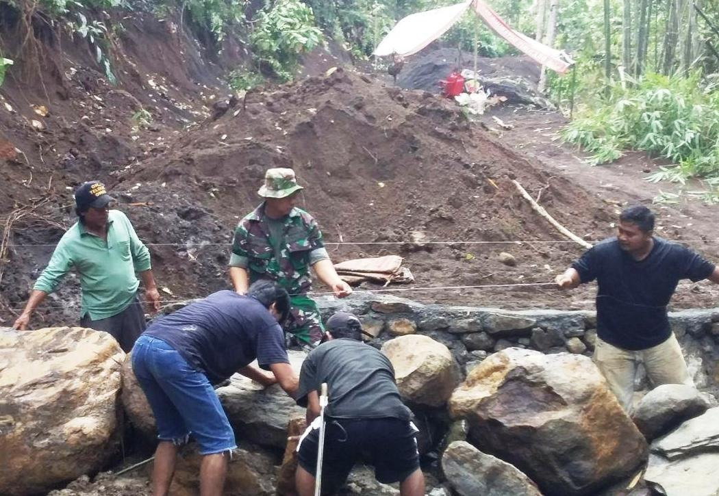 Plat duicker dihadirkan untuk permudah warga angkut hasil bumi