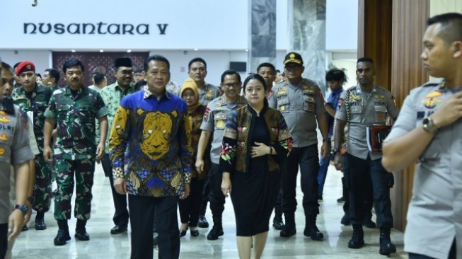 Ketua DPR RI Puan Maharani bersama Ketua MPR usai menghadiri Rapat Koordinasi dengan Porli, TNI dan BIN. (Dok : DPR).