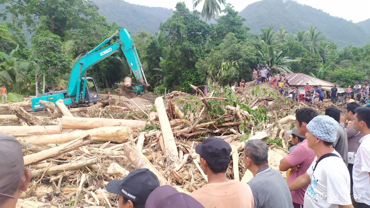 Kondisi lokasi bencana banjir bandang di Bolmong, Rabu, 4/3/2020. (Foto: Zonautara.com/Marshal Datundungon)