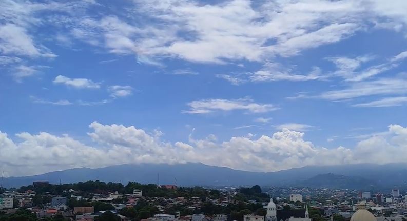 Fenomena langit di Manado.