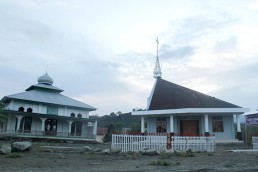 Gereja dan Masjid