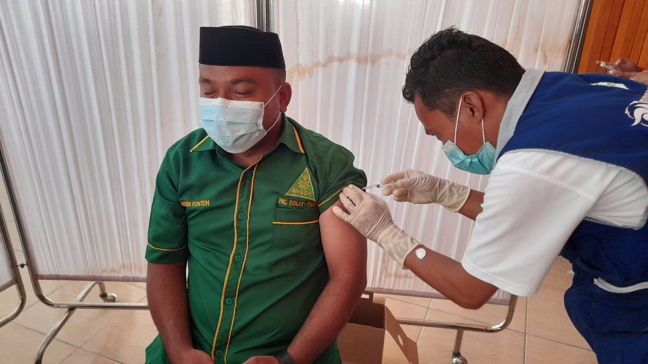 Kegiatan vaksinasi pada hari Santri tahun 2021. (Foto Fandri Mamonto)