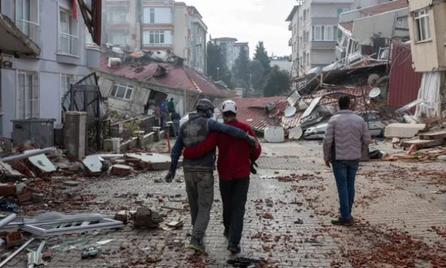 Search and rescue efforts continue in the wreckage of buildings destroyed by the earthquake in Hatay, Turkey. Follow the latest news and live updates from Turkey and Syria. Photograph: Tolga Ildun/ZUMA Press Wire/REX/Shutterstock