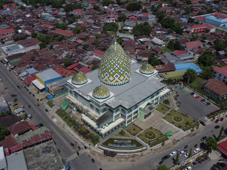 Masjid Agung Baitul Makmur