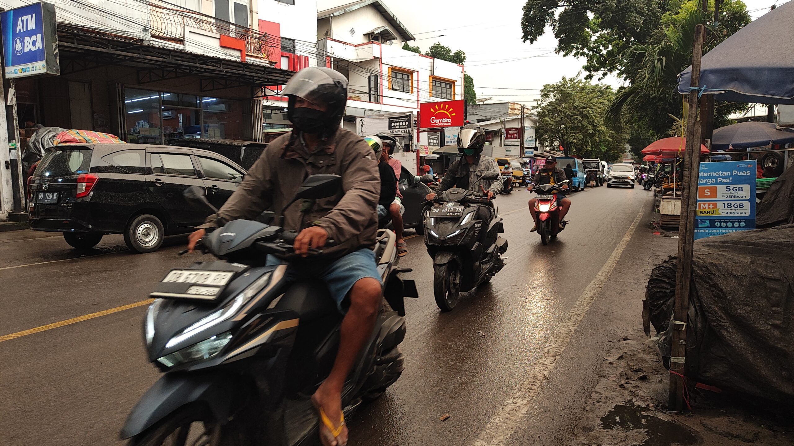 FOTO: Sebaran abu vulkanik di Manado akibat erupsi Gunung Ruang