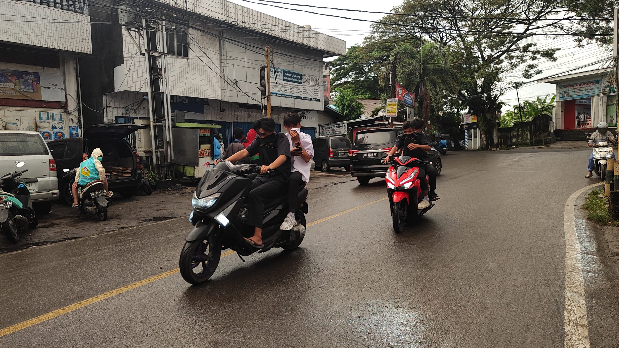 FOTO: Sebaran abu vulkanik di Manado akibat erupsi Gunung Ruang