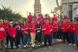 Pimpinan Direksi dan Karyawan PD Pasar Tomohon, (Foto: Mediasulut).