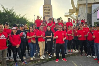 Pimpinan Direksi dan Karyawan PD Pasar Tomohon, (Foto: Mediasulut).