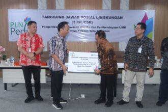 Penyerahan CSR secara simbolis dari PT PLN kepada Wali Kota Tomohon, (Foto: Pemkot Tomohon).