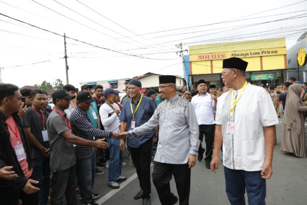 Asripan Nani saat bertemu panitia Pasar Senggol, (Foto: Diskominfo KK).