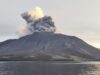 Gunung Ruang kembali mengelurkanabu vuklanik pada Jumat, 19 April 2024, (Foto: ZONAUTARA.com/Gita Waloni).