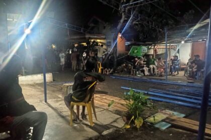 Suasana di rumah duka, almarhum Vicky R Simbayan, (Foto: Sajidin Kandoli).