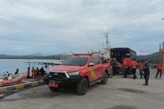 Basarnas sedang melakukan upaya evakuasi, (Foto: Basarnas Manado).
