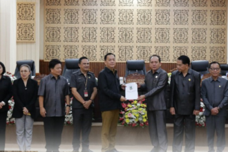 Walikota Tomohon Memimpin Rapat Paripurna untuk Penyampaian RPJPD Kota Tomohon Tahun 2025-2045, (Foto: Mediasulut).