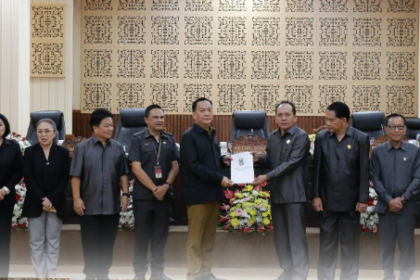 Walikota Tomohon Memimpin Rapat Paripurna untuk Penyampaian RPJPD Kota Tomohon Tahun 2025-2045, (Foto: Mediasulut).