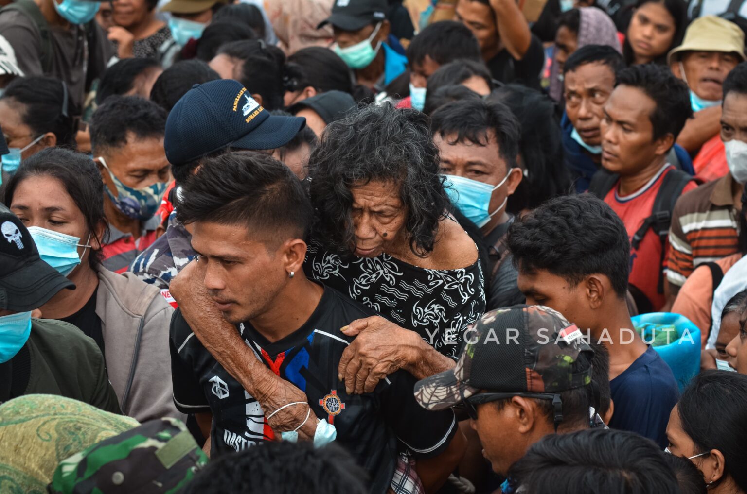 Update proses evakuasi warga di Pulau Tagulandang, (Foto: ZONAUTARA.COM/ Yegar Sahaduta).