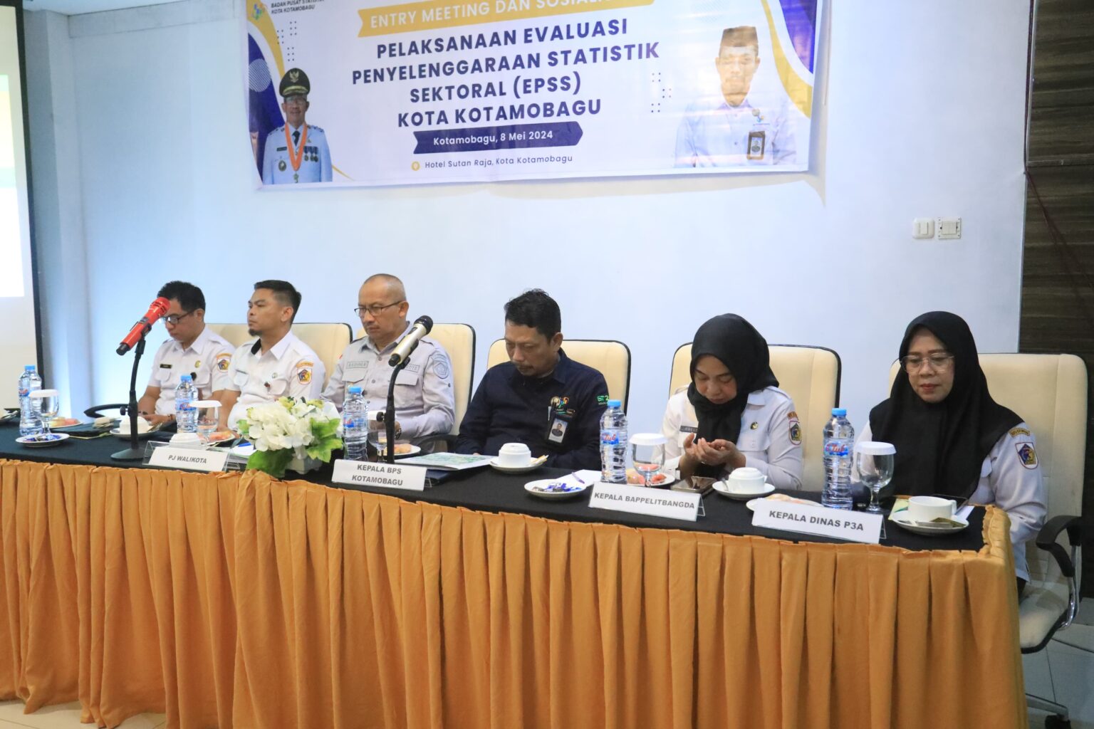 Wali Kota Kotamobagu, Asripan Nani, membuka dengan penuh apresiasi acara Entry Meeting dan Sosialisasi Evaluasi Penyelenggaraan Statistik Sektoral Kota Kotamobagu Tahun 2024, (Foto: Diskominfo KK).