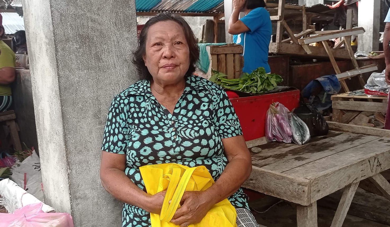 Agustina Mandag (66), pedagang asal Desa Balehumara, (Foto: ZONAUTARA.com/Neno Karlina).