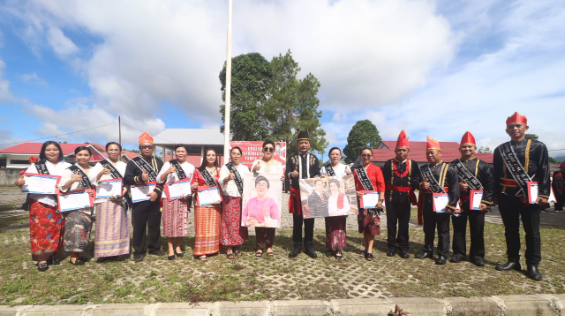 Wali Kota Tomohon, Carroll Joram Azarias Senduk Mengukuhkan 13 Guru Penggerak Angkatan 8 dalam Peringatan Hardiknas 2024.