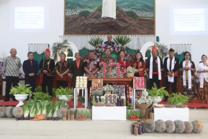 Wali Kota Tomohon Caroll Senduk hadiri Ibadah Syukur HUT ke - 17 tahun GMIM Anugerah Paslaten