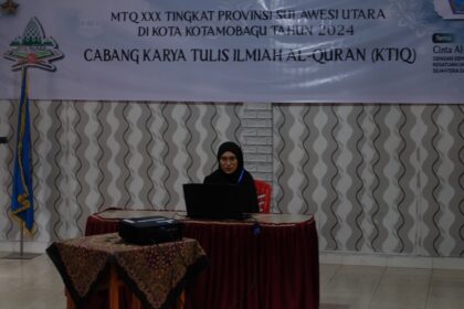 Putri Humairoh merupakan perwakilan Kota Manado untuk mengikuti Kompetisi Karya Tulis Ilmiah Al-Quran (KTIQ) dengan nomor urut KTQ 105, (Foto: ZONAUTARA.com/Yegar Sahaduta).