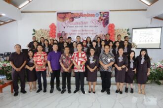 Wali Kota Tomohon, Caroll Senduk saat menghadiri wisuda siswa-siswi SMP Negeri Tomohon Angkatan 2024, (Foto: Pemkot Tomohon).