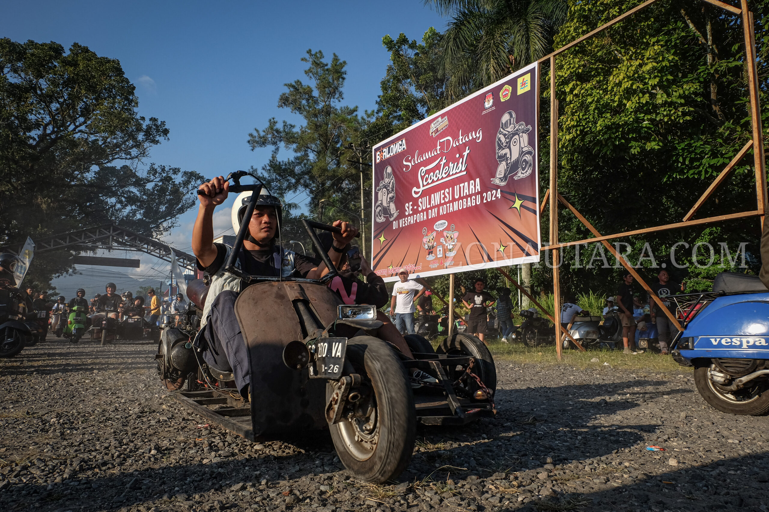 Salah satu vespa yang ikut Fun Run saat Vespapora di Kotamobagu, (Foto: ZONAUTARA.com/Yegar Sahaduta).