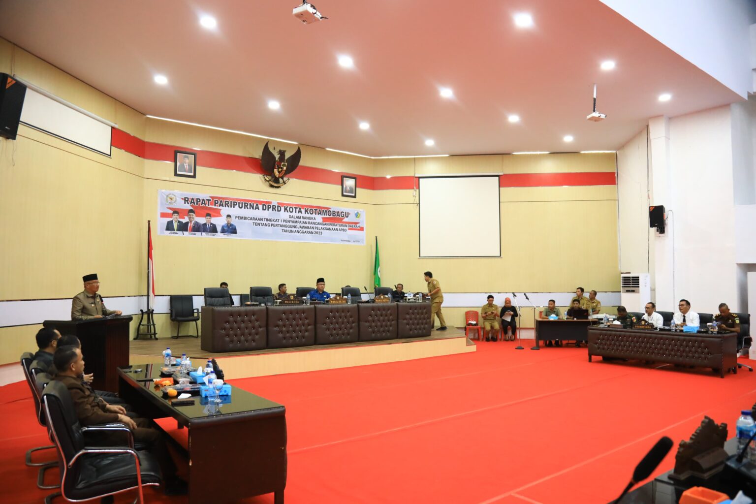 Penjabat wali kota kotamobagu asripan nani presentasikan ranperda pertanggungjawaban apbd 2023, (foto: diskominfo kk).