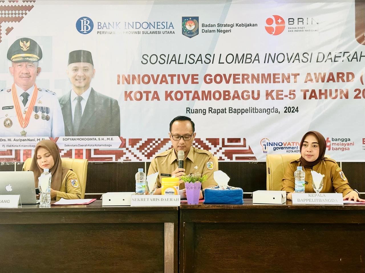 Suasana saat sekot kotamobagu, sofyan mokoginta (tengah) melakukan sosialisasi lomba iga, (foto: bapelitbangda kk).