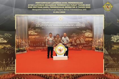 Pj. Wali Kota, Asripan Nani, (kanan ujung) hadiri penyampaian Hasil Pemeriksaan BPK dan Seminar Nasional, (Foto: Diskominfo KK).