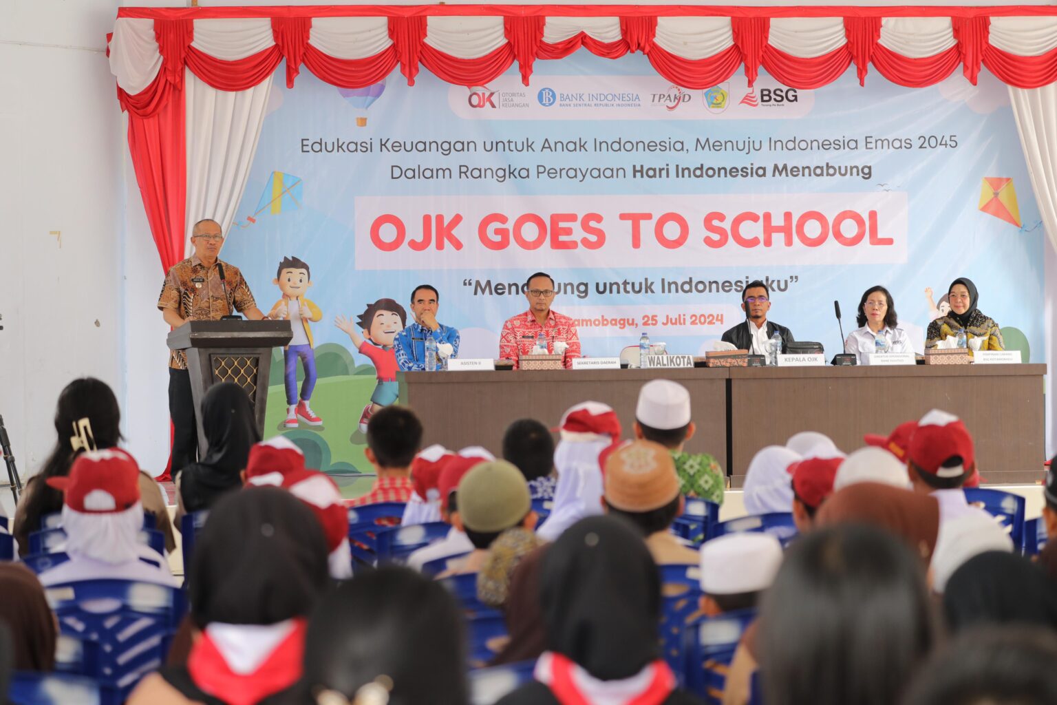 Pj. Wali Kota Kotamobagu Hadiri Kegiatan Edukasi Keuangan dan Pembukaan Rekening Pelajar oleh OJK, (Foto: Diskominfo KK).