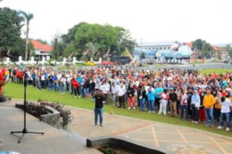 Penjabat Wali Kota Kotamobagu, Abdullah Mokoginta, secara resmi membuka rangkaian kegiatan dalam rangka memeriahkan HUT ke-79 Kemerdekaan Republik Indonesia, (Foto: Komunika Sulut).