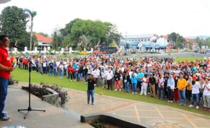 Penjabat Wali Kota Kotamobagu, Abdullah Mokoginta, secara resmi membuka rangkaian kegiatan dalam rangka memeriahkan HUT ke-79 Kemerdekaan Republik Indonesia, (Foto: Komunika Sulut).