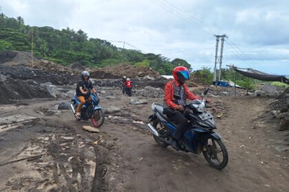 Gunung Karangetang erupsi, jalan utama terputus