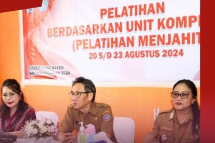 Tingkatkan keterampilan masyarakat untuk pengembangan ekonomi lokal, Pemkab Sitaro gelar pelatihan menjahit