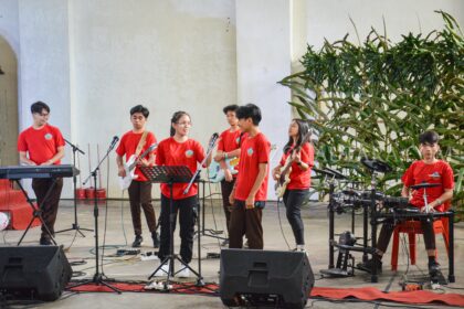 Group band SMA Kristen 1 Tomohon tampil spektakuler dalam Perayaan Hari Anak Nasional 2024 Tingkat Kota