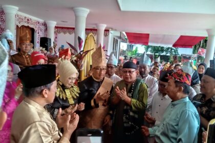 Proses adat 'Poponagan Kon Komalig Moloben' mantan Pj Wali Kota Kotamobagu, Asripan Nani sukses dilaksanakan