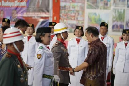 Pengukuhan PASKIBRAKA Kota Tomohon 2024: Walikota Caroll J A Senduk Menjadi Pembina Upacara