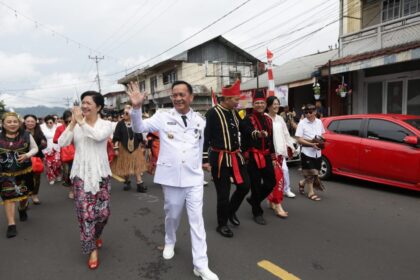Wali Kota Tomohon Saksikan Defile Peringatan 17 Agustus di Tengah Antusiasme Warga