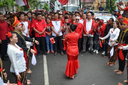 FOTO: Hari ketiga pendaftaran paslon Gubernur dan Wakil Gubernur di KPU Sulut