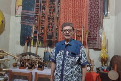 Budayawan Suku Mongondow, Chairun Mokoginta, (Foto: ZONAUTARA.com/Neno Karlina).