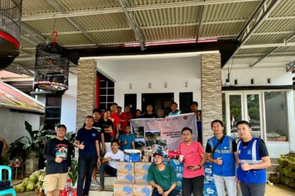 Komunitas Jurnalis di Bolsel, PLN Molibagu, Karya Baru, Peredam dan Dispar salurkan bantuan korban banjir di Pinolosian Bersatu