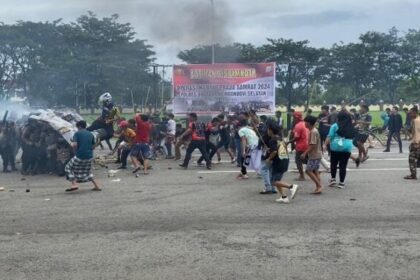 Demonstran geruduk halaman Mapolres Bolsel, Sispamkota pukul mundur massa aksi
