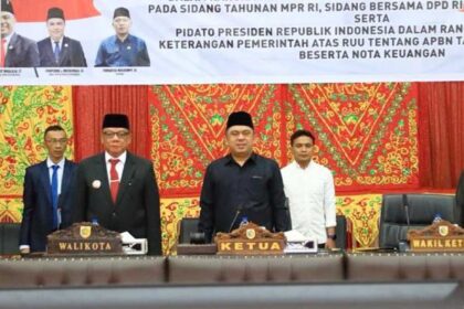 Pj. Wali Kota Kotamobagu hadiri Rapat Paripurna Dewan Kota mendengarkan pidato Presiden Jokowi
