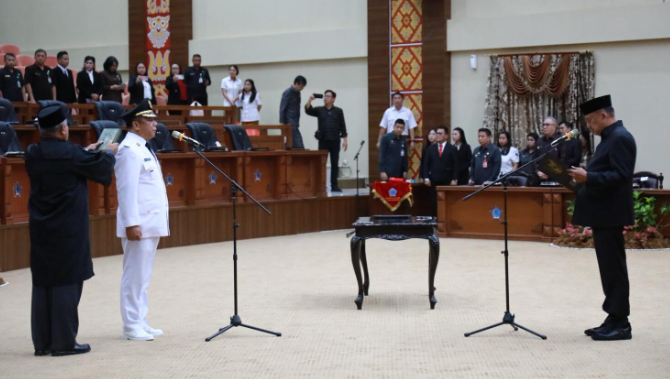 Abdullah Mokoginta dilantik sebagai Penjabat Wali Kota Kotamobagu, (Foto: Diskominfo KK).