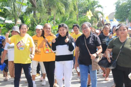 Tiba dengan kapal, pasangan Chika Berani disambut antusias warga di Pulau Tagulandang