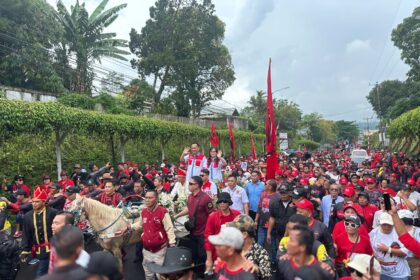 Caroll-Sendy Daftar ke KPU Tomohon, Ditemani Ribuan Simpatisan