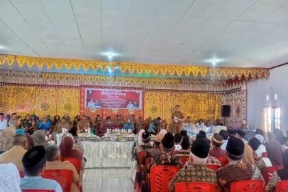 Penjabat (Pj) Wali Kota Kotamobagu, Abdullah Mokoginta, melaksanakan kunjungan kerja sekaligus silaturahmi di Kecamatan Kotamobagu Utara pada Selasa, 3 September 2024, (Foto: ZONAUTARA.com/Sajidin Kandoli).