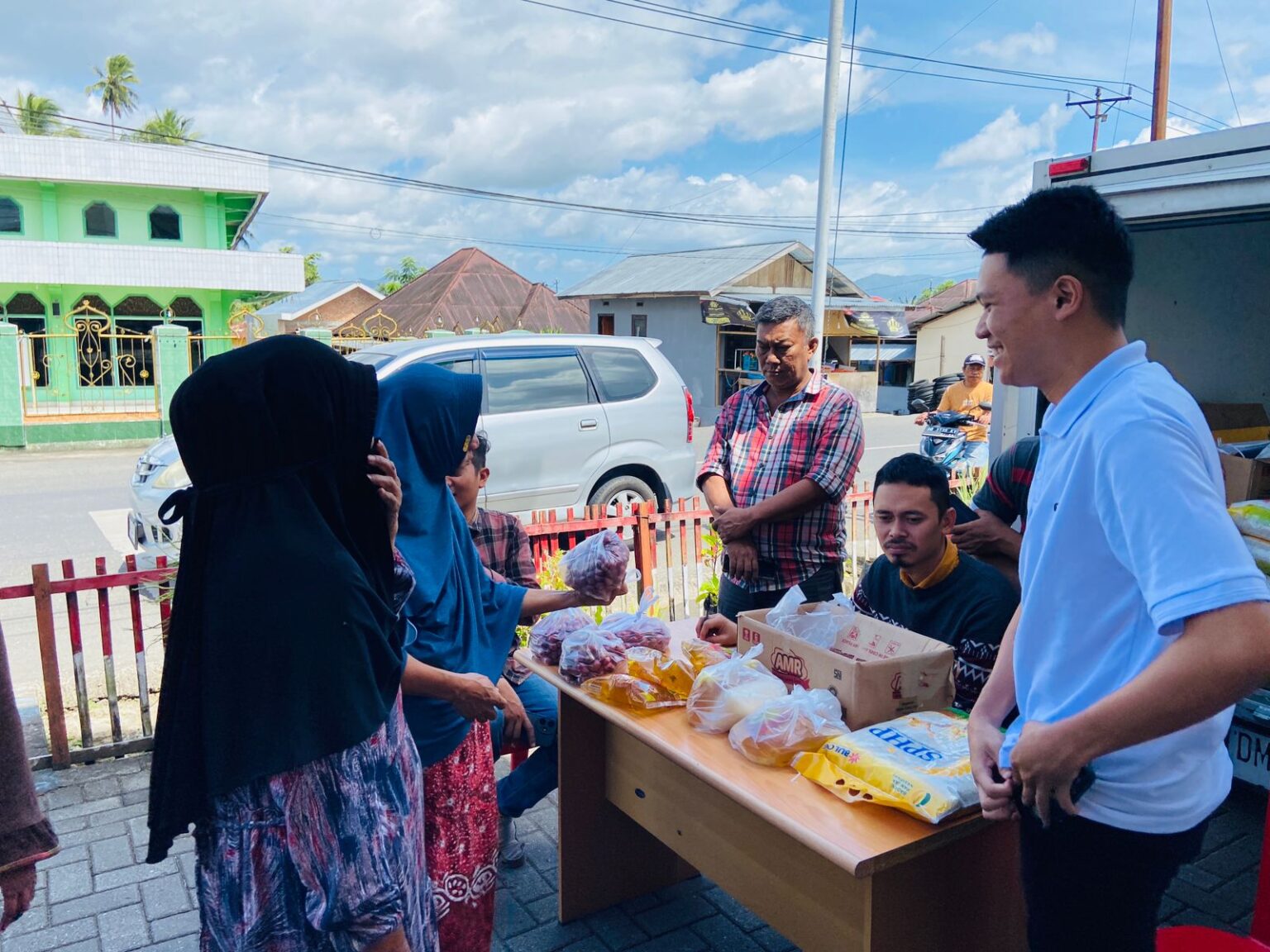 Pemkot kotamobagu gelar gerakan pangan murah di desa kobo kecil, (zonautara. Com/sajidin kandoli).