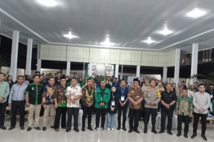 Pj Wali Kota Kotamobagu, Abdullah Mokoginta saat menghadiri basic training akbar HMI Cabang BMR, (Foto: ZONAUTARA.com/Sajidin Kandoli).